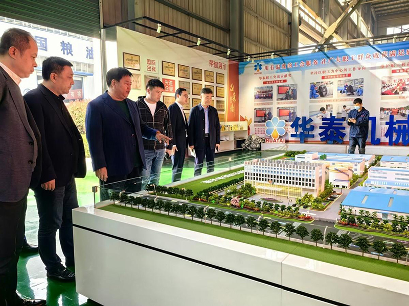 滑縣縣長陸志杰邀北京稻香村食品總經(jīng)理馬勝軍一行蒞臨華泰集團考察調(diào)研