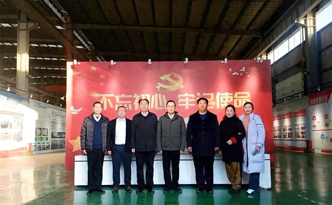 新疆和田市委常委、副市長(zhǎng)馮瓅蒞臨華泰智能裝備集團(tuán)考察