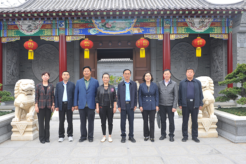 漯河市人大常委會(huì)考察組領(lǐng)導(dǎo)蒞臨華泰集團(tuán)調(diào)研